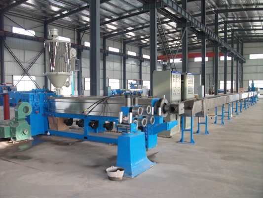 Китай Пластиковые штрангпрессы для прессуя изолирующего слоя PVC, PE или XLPE на провода и кабели поставщик